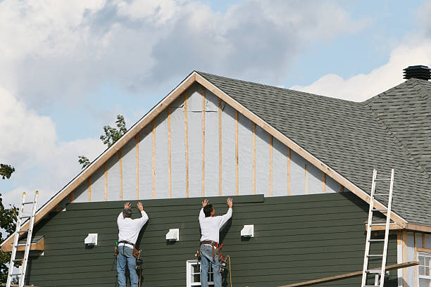 Professional Emergency Siding Repair technician working in Fairfield, TX